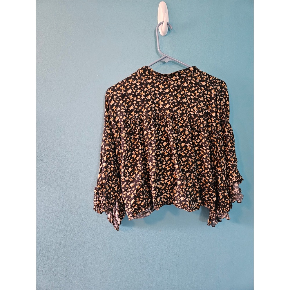 Free People Calisto printed boho blouse in a blackbird combo floral pattern. S - Picture 4 of 6